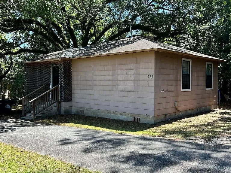 727 California St — Photo 2