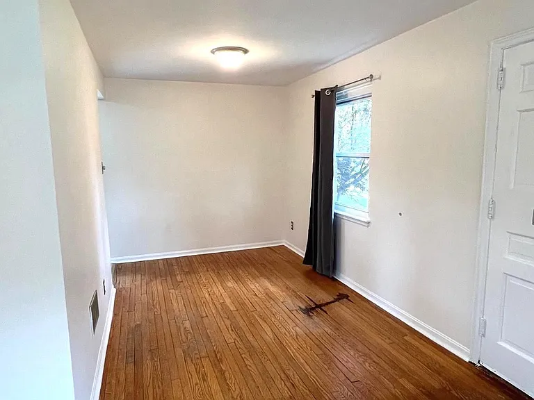 1907 Columbia Ave — Photo 4