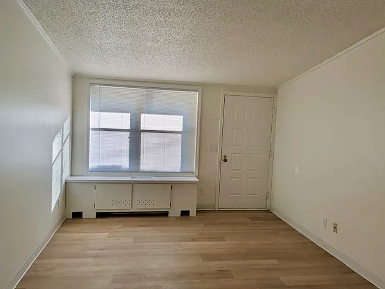 Wentworth Apartments — Photo 9