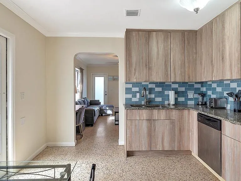 802 N J St — Photo 26