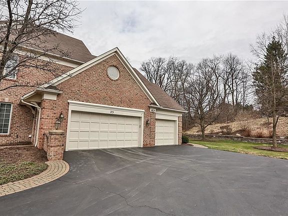 3rd image of 23 Mill Neck Ln