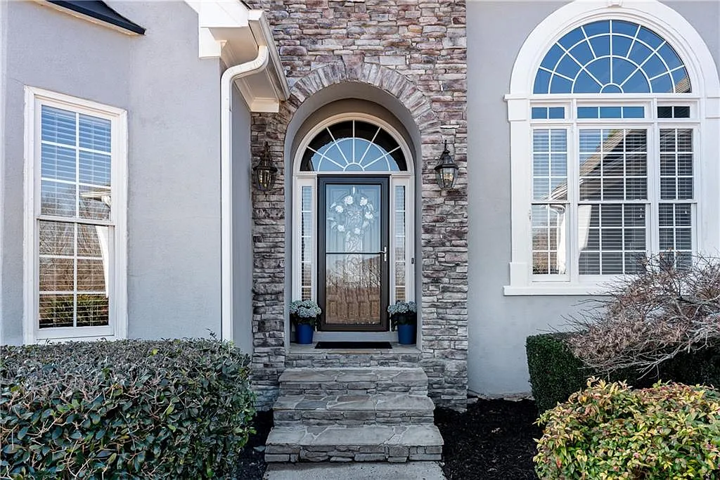 4 bed, 3.5 bath, 4470 sqft, $3,350 — Photo 3