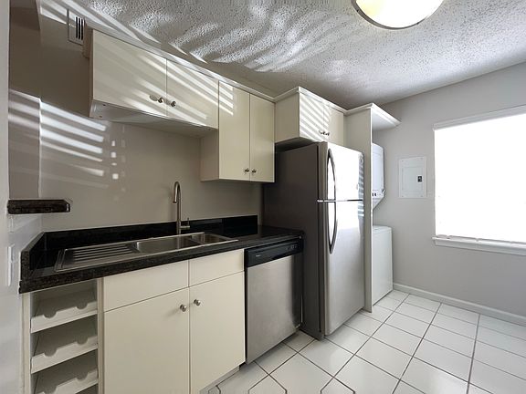 3rd image of 1502 Heights Blvd APT 2