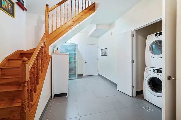 Sold by Compass | media 18