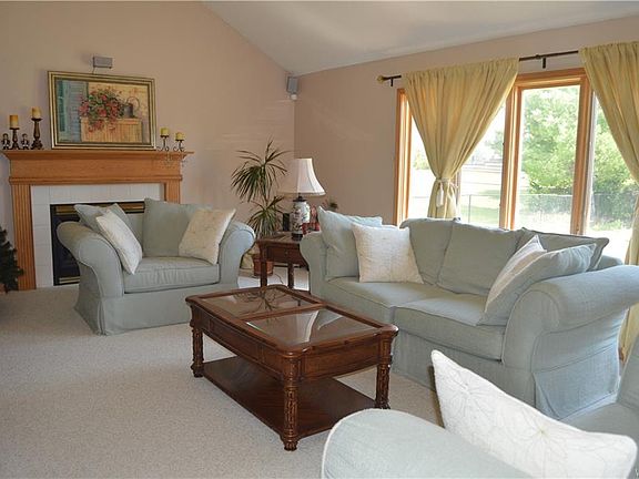4th image of 3384 Creekview Dr