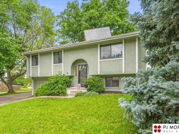 13910 Barretts Cir, Omaha, NE 68138