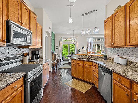 3rd image of 536 Rivers Breeze Dr