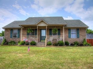 249 Lakes Edge Dr, Shepherdsville, KY 40165