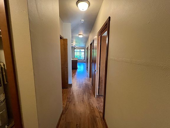 3rd image of 910 Gladstone #106