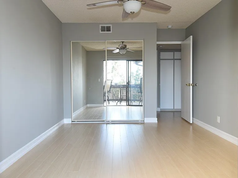 E Willow St — Photo 14