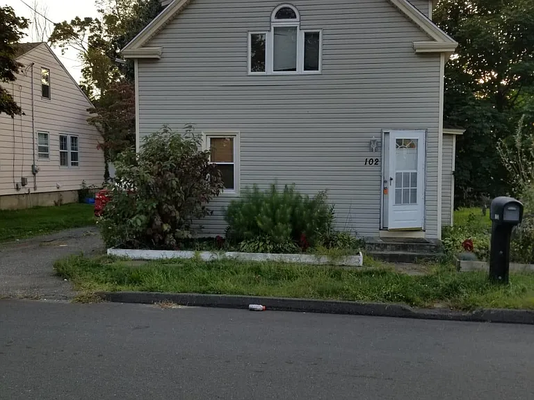 102 Fenwick St — Photo 3