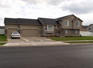 1661 W Clark Ln, Farmington, UT 84025