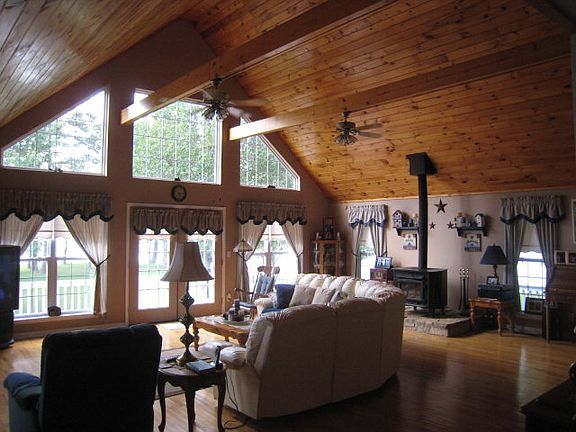 4th image of 2724 Lake Crest Dr