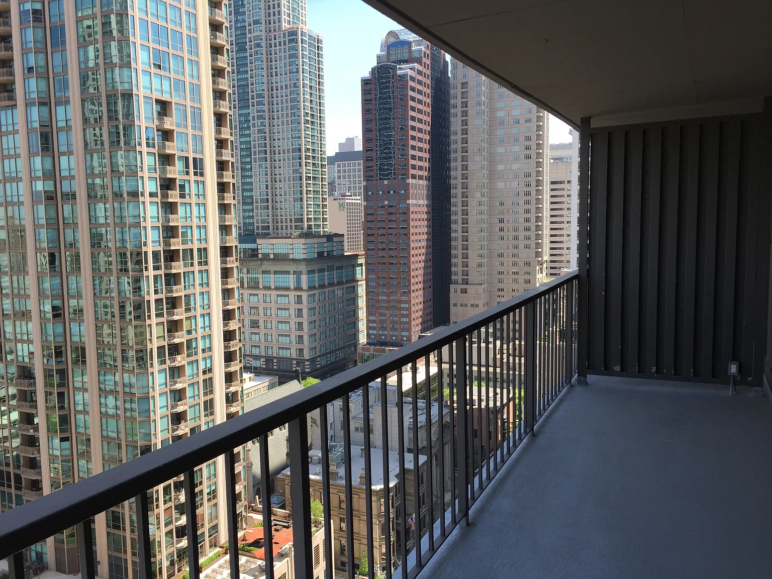 28th Floor Corner 1 bedroom available October — Photo 3