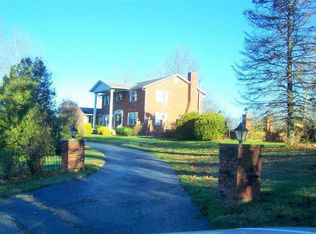 808 Blueberry Rdg, Olive Hill, KY 41164