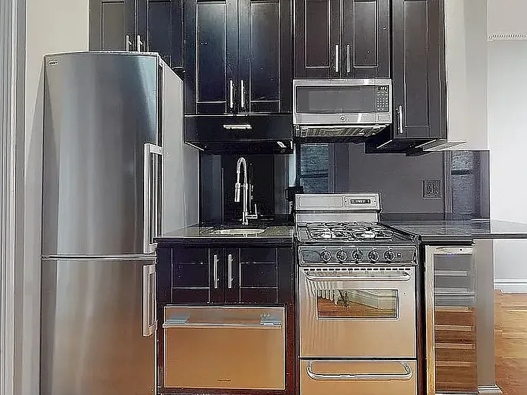 210 E 25th St #3RE — Photo 3