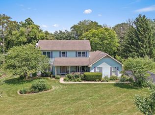 4002 Tecoma Dr, Crystal Lake, IL 60012