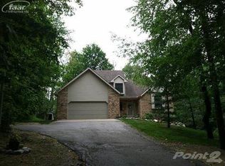 84 Jayne Rd, Fenton, MI 48430