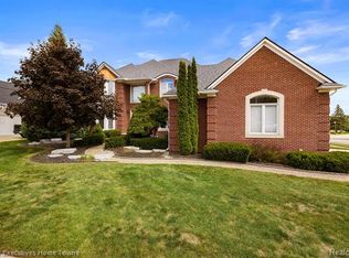 56524 Summit Dr, Shelby Township, MI 48316