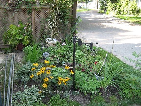 3rd image of 240 Lincoln Rd W