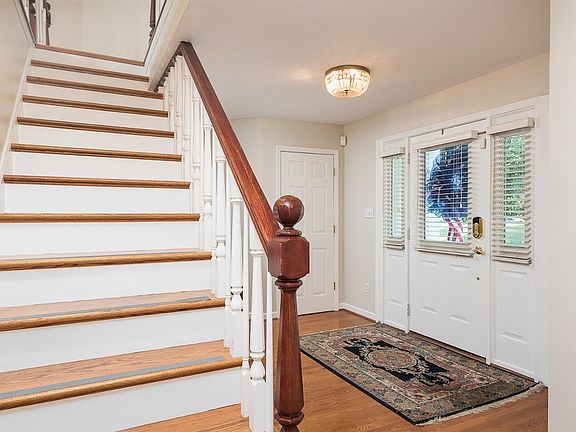 4th image of 102 Thoroughbred Ln