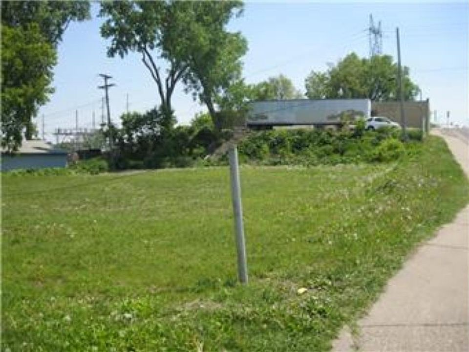 2nd image of 370 Atwater St