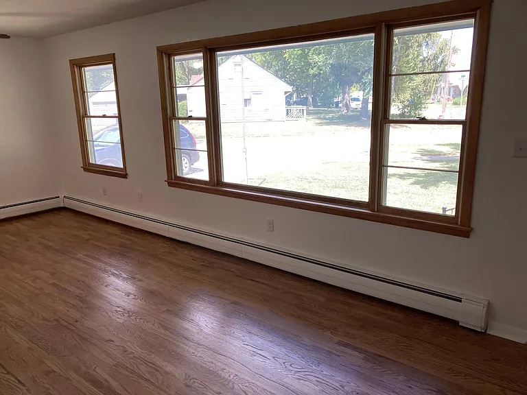 503 W Cedar St — Photo 8