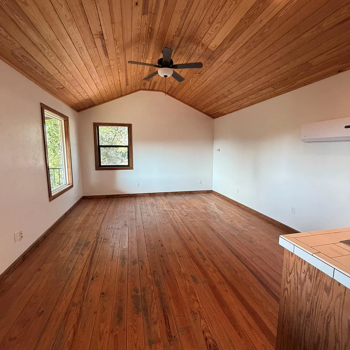 1 bed, 1.0 bath, 375 sqft, $1,200 — Photo 4