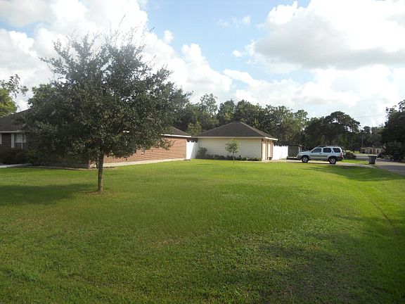 2nd image of 900 8th St