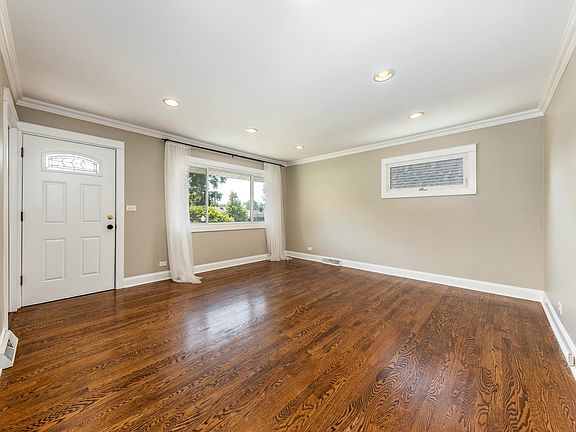 3rd image of 5428 Benton Ave