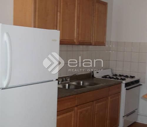2nd image of 7600 N Greenview Ave APT 317
