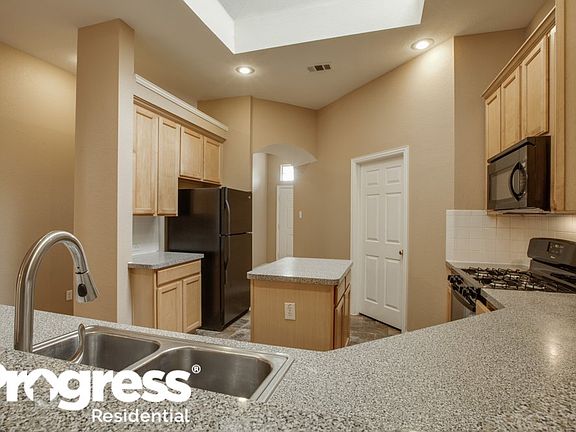 3rd image of 125 Hickman Ln