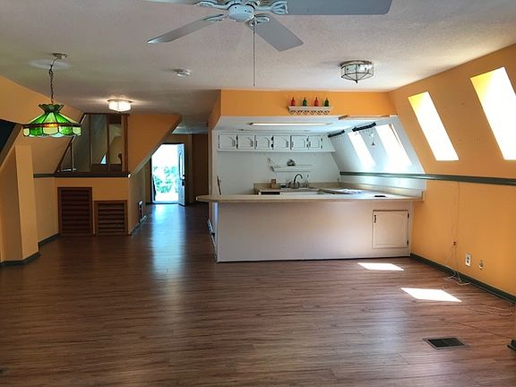 5th image of 127 Ferdinand Ave