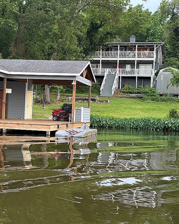 1st image of 371 Callender Lake Dr