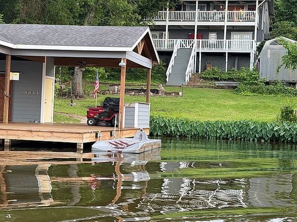 371 Callender Lake Dr