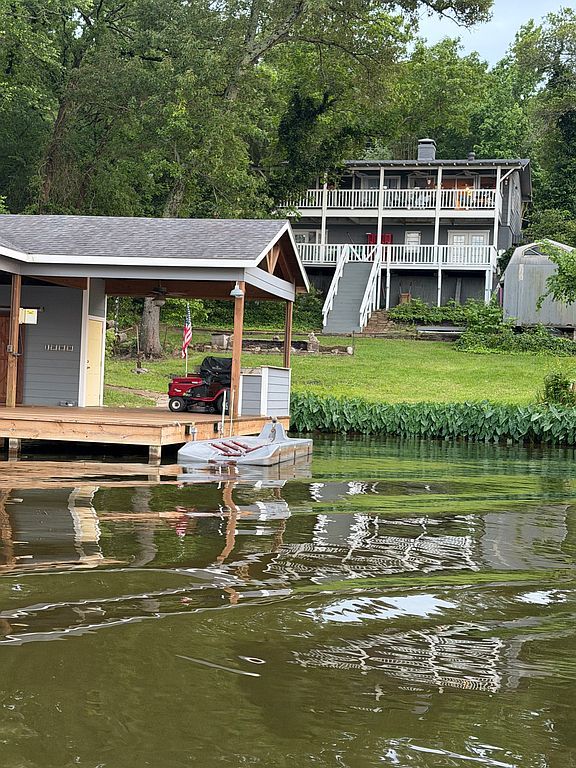 371 Callender Lake Dr - Property Image