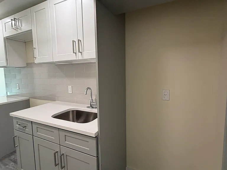 2512 Bronx Park E #A — Photo 3