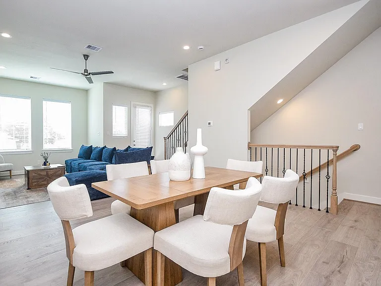 139 Eastwood St — Photo 7