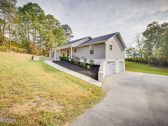 2nd image of 1831 Big Buck Ln