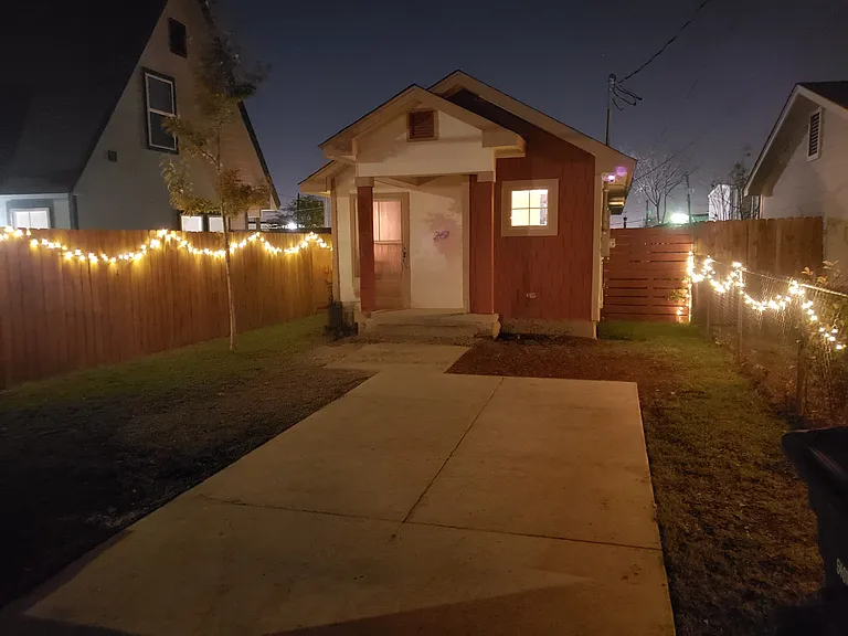 Pendleton Ave — Photo 4