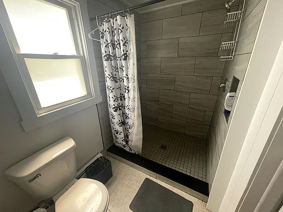 5th image of 425 Manhattan Dr #1