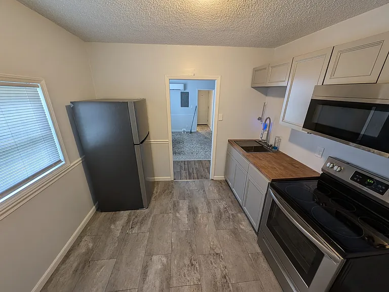 303 Madison St #102 — Photo 6