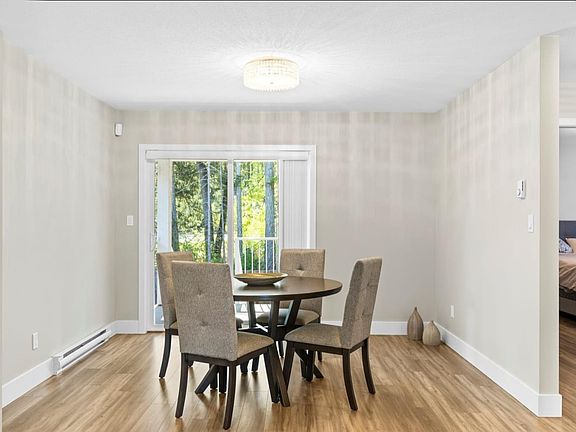 5th image of 585 Marisa St