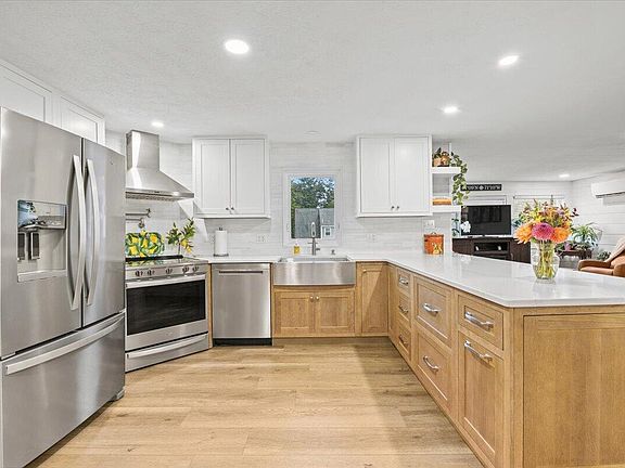 4th image of 5 Deborah Avenue