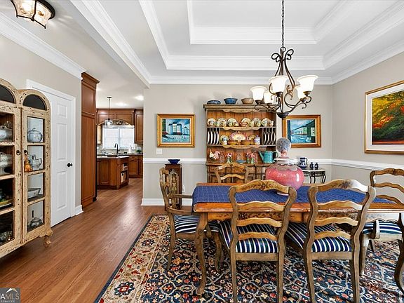 5th image of 164 Greenview Ter