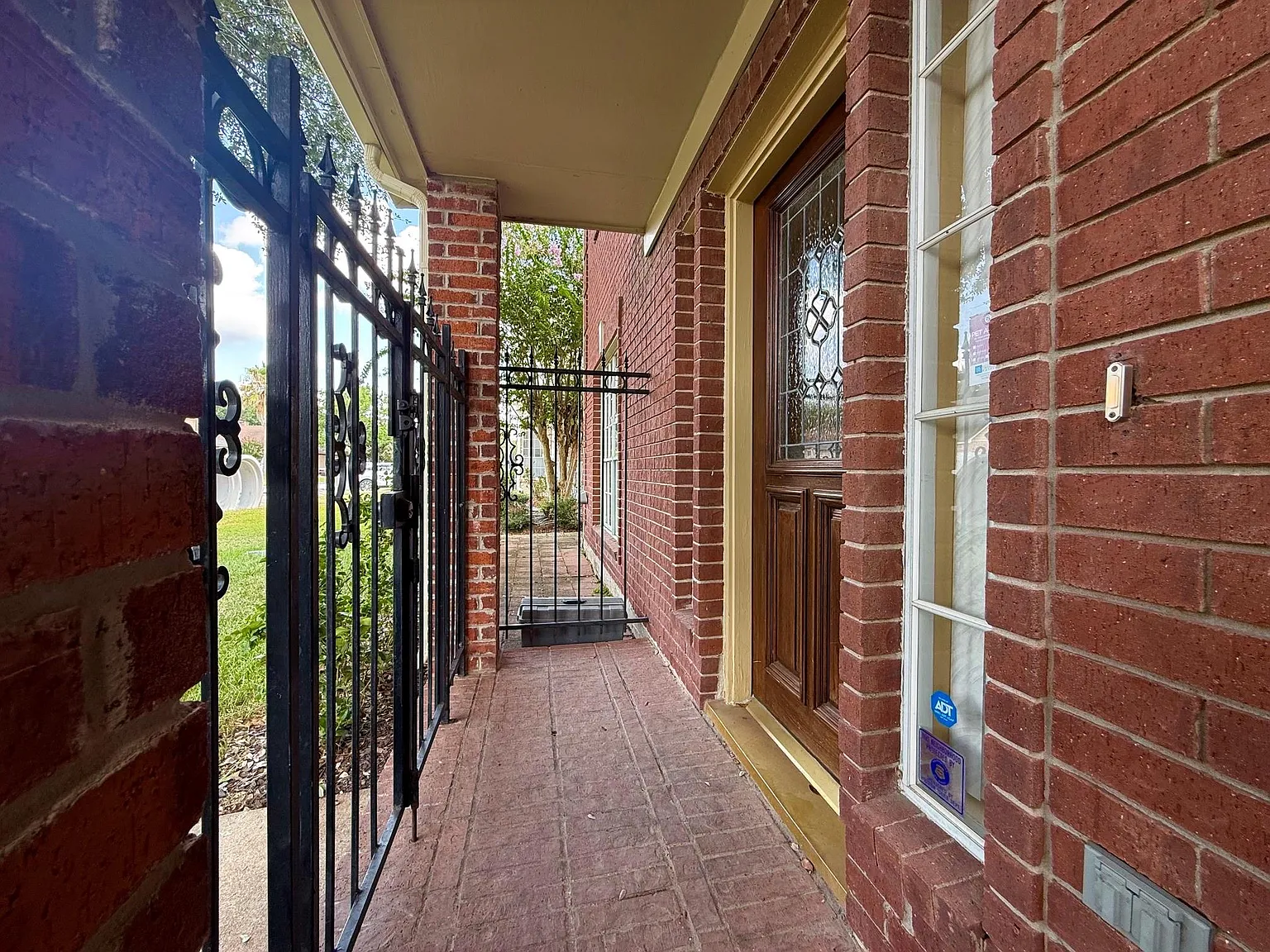 4 bed, 2.5 bath, 2440 sqft, $2,999 — Photo 2