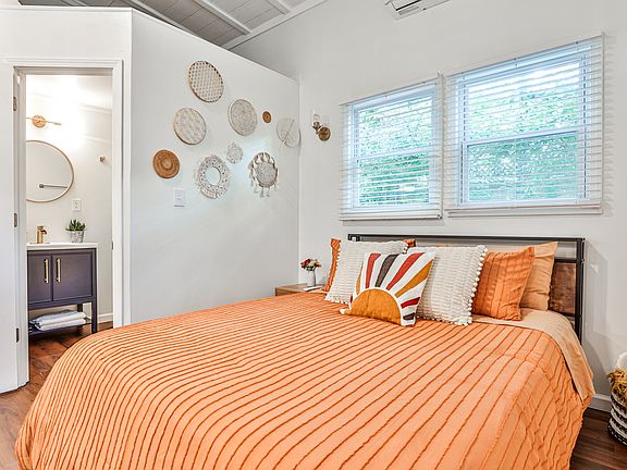 5th image of 1904 Glenwood Ave SE #B