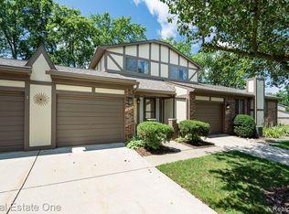 1918 Allenway Ct, Rochester, MI 48309