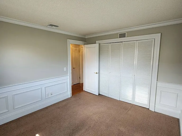549 Burlington Ave NE — Photo 37