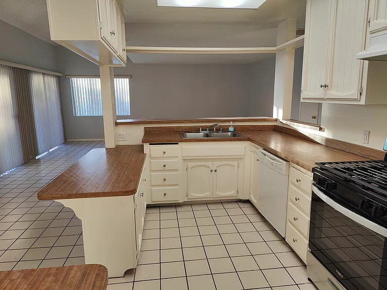 13553 Avenida La Vis — Photo 6